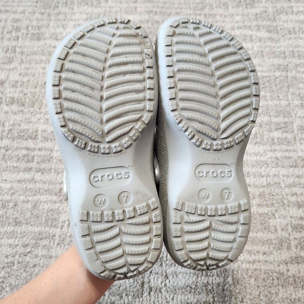 Crocs women's Classic Glitter Platform Clogs silver size 7 - Picture 9 of 9